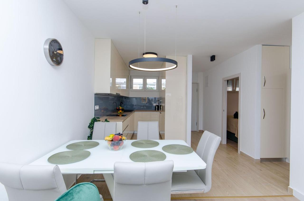 Modern Living Apartment Airy Split Exterior foto