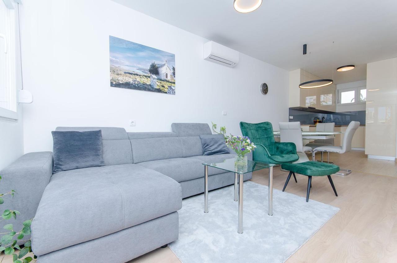 Modern Living Apartment Airy Split Exterior foto